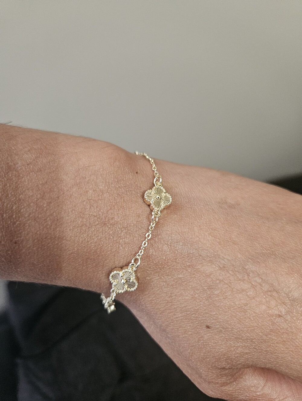 NWOT Dubai Jewelers 18K Gold Overlay Clover Motif Bracelet ✨7.5 Inches - Picture 5 of 6